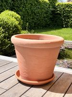 Pflanzgefäss in Steingutoptik mit Untersetzer - Gartensaison