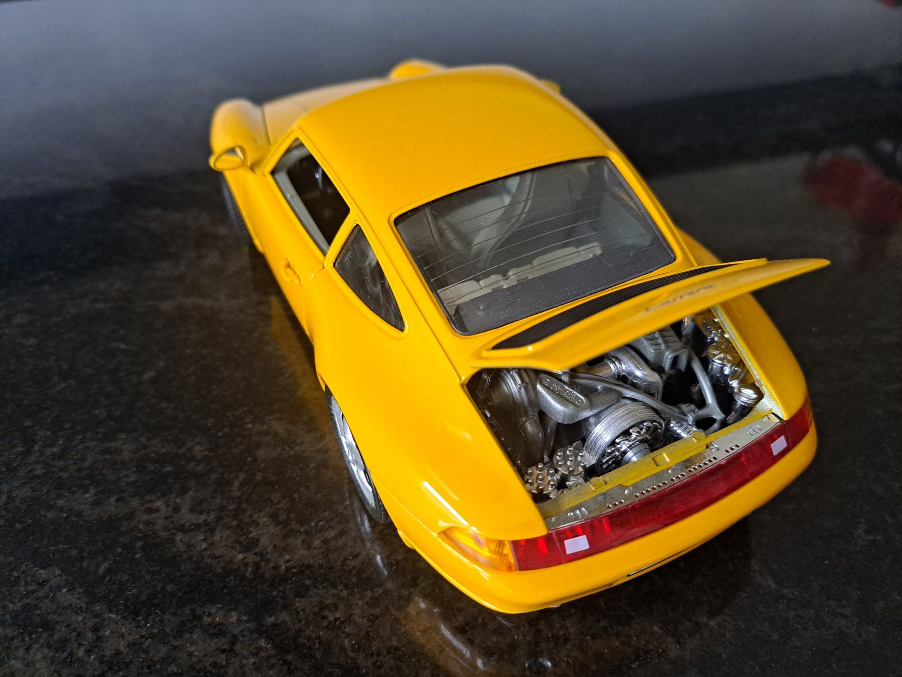 Bburago Modellini d'auto: Porsche Carrera 1993 1/18 – Usato da Schüpfen venduto da Sonata85 1