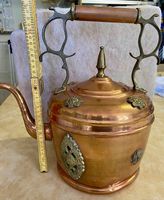 Seltenes Fundstück: Antiker Teekessel aus Kupfer und Messing