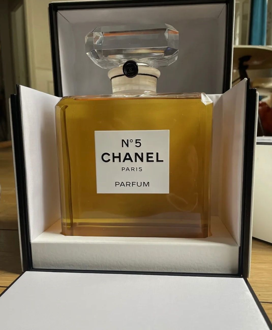 Chanel Profumi & Eau de Toilette: CHANEL 5 eau de parfum 900ml – Nuovo e nell'imballaggio originale da Saxon venduto da Hatlia_Shop
