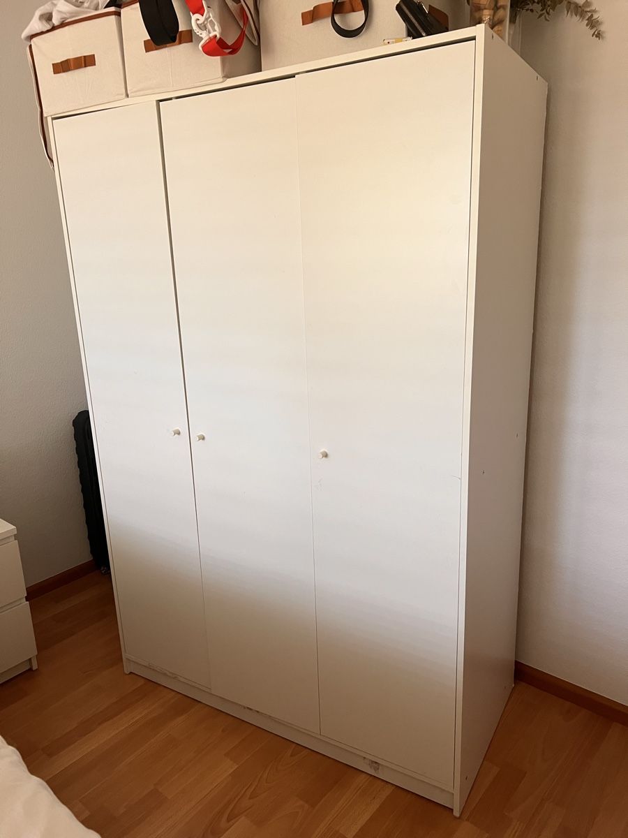 Ikea Guardaroba: Wardrobe 3-door white second hand  – Usato da Arlesheim venduto da lea_m62d 1