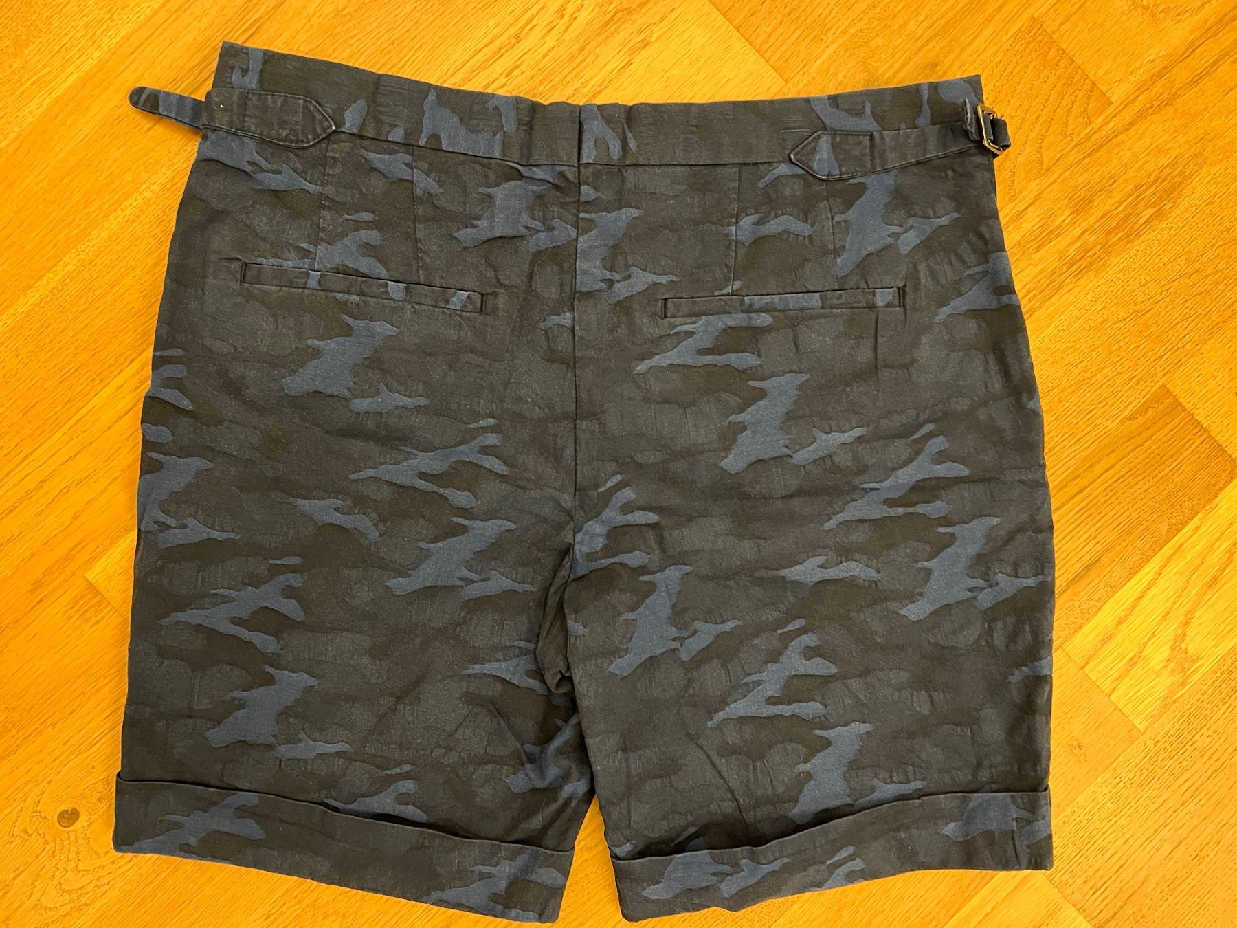 H&M Pantaloni: Shorts Blau Camouflage – Usato da Altendorf venduto da wqv_97