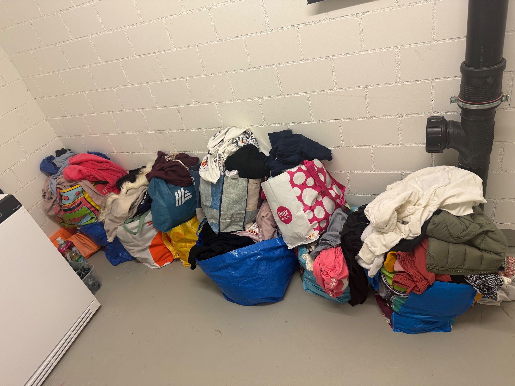 Lotti di vestiti: Kleiderpaket Damen gemischt – Usato da Zürich venduto da melder