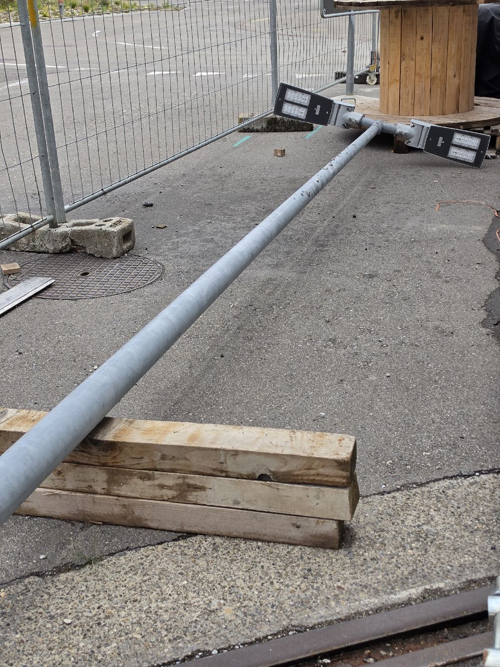 Lampade: Strassenlaterne ca. 11m, LED 2 armig. – Usato da Winterthur venduto da L.v.N 1