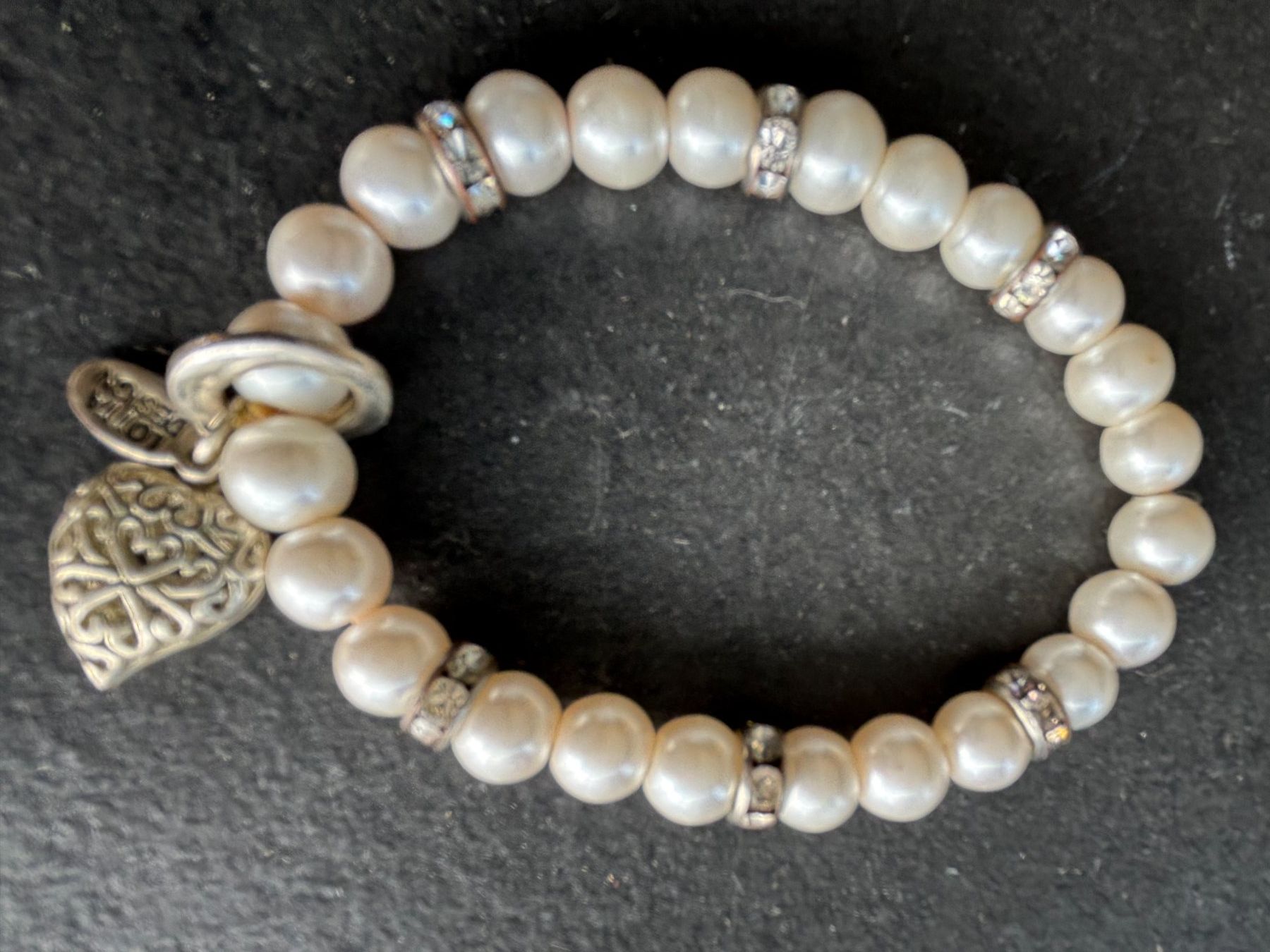 Bracciali & Braccialetti: Armband 4 Stück Perlen, eines mit Herz – Usato da Laax GR venduto da wil_66wq 1