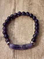 Armband aus Amethyst (8mm) mit Amethyst-Platte 10×39 mm