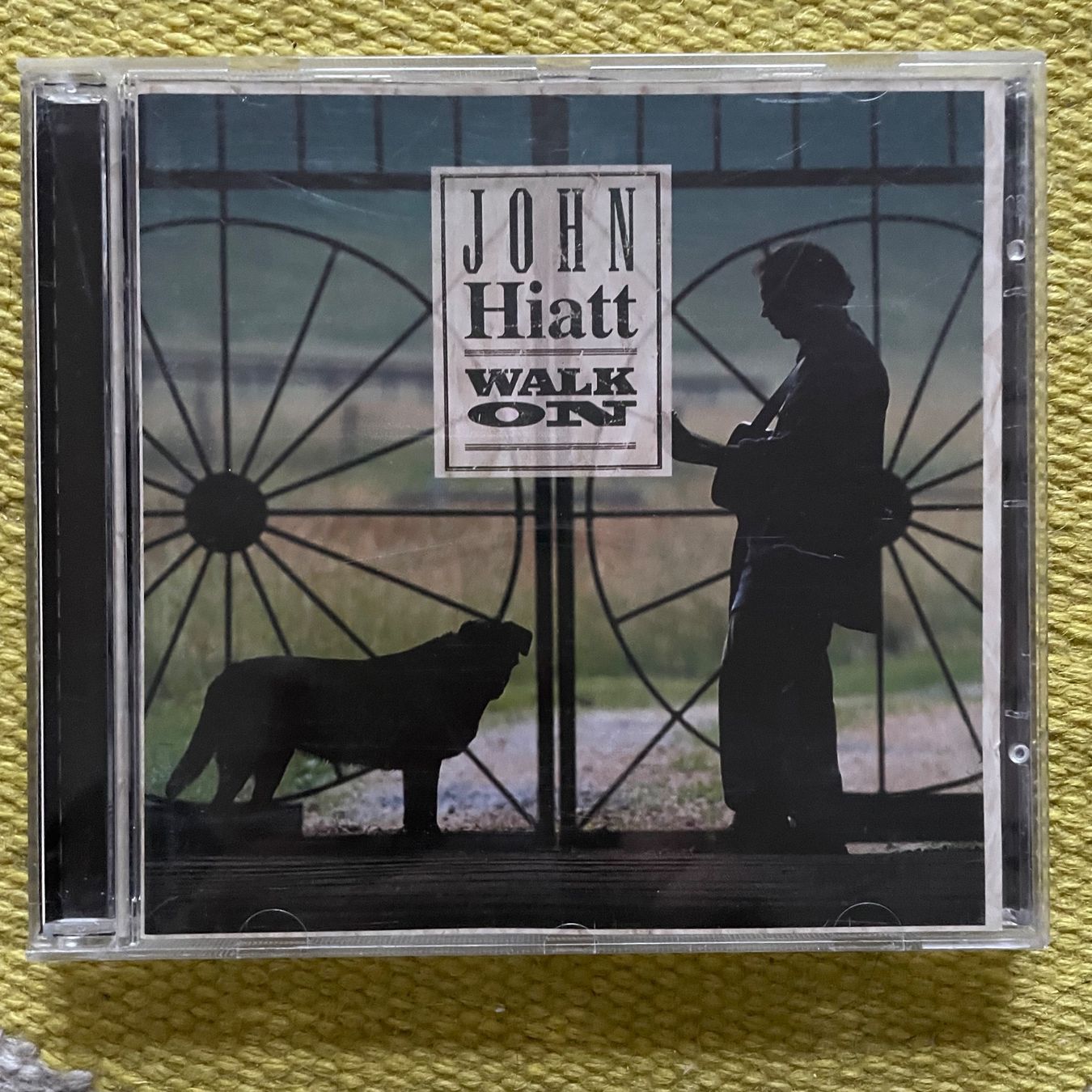 CD: JOHN HIATT-WALK ON – Usato da Rorschacherberg venduto da CD-Roli