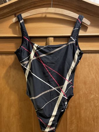 Badeanzug Damen schwarz mit Linien,  Gr. 38