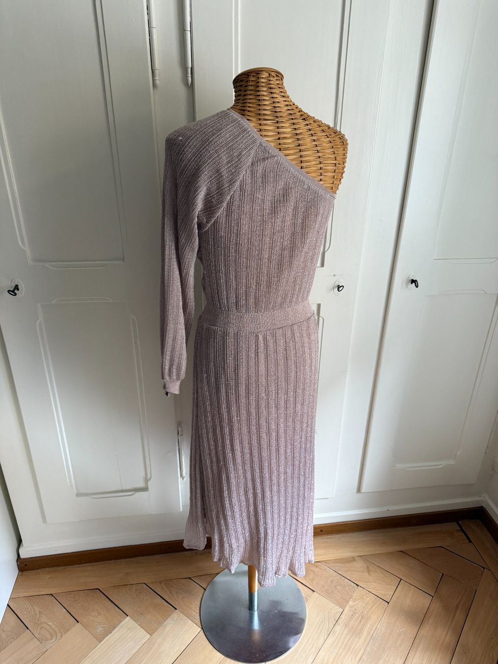 Zara Robes: ZARA - Plisseekleid altrosa glitzernd S – D'occasion à Zürich par Diazaio 2