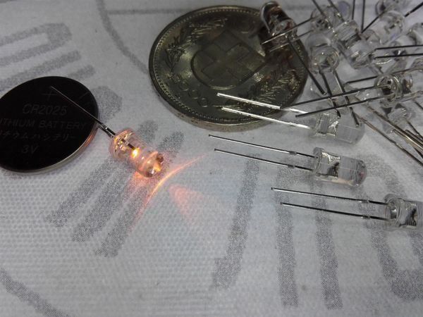 Componenti elettronici: Flacker-LED 5mm klar/gelb, 2 Stück – Nuovo (secondo la descrizione) da Luzern venduto da Salefactory 1