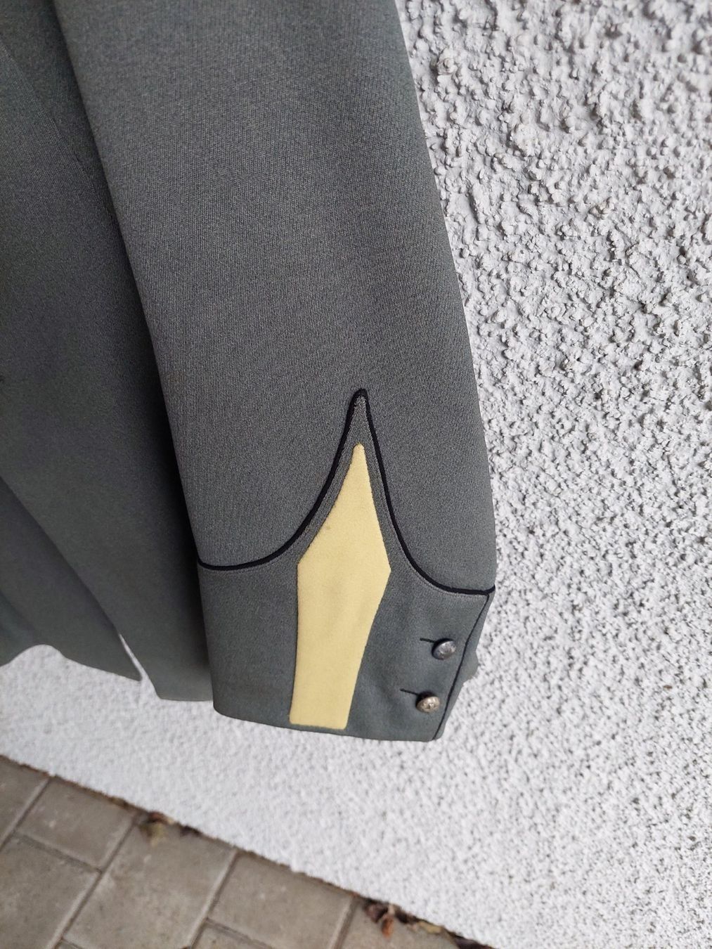 Schweizer Armee Uniformen: Alte Militäruniform Armee Schweiz Hauptmann – Gebraucht aus Obfelden von Foto_Bild_Kunst_Buch 2