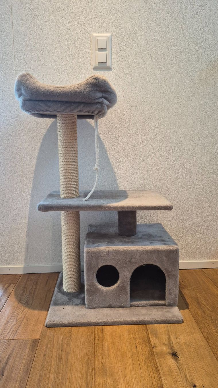 Arbres à chats: Kleiner Katzenbaum – D'occasion à Oberneunforn par meku2