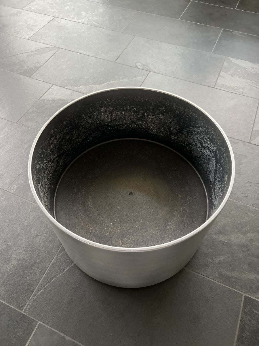 Blumentöpfe: 2 Stk. Blumentopf rund Kunststoff Silber  – Gebraucht aus Bad Zurzach von Heugumper7 1
