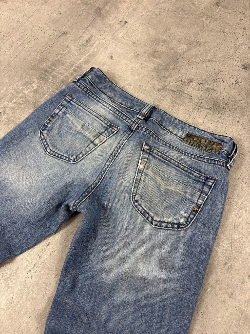 Diesel Jeans: Vintage Diesel Bootcut Flared Jeans (S) – Nuovo (secondo la descrizione) da Werdenberg venduto da hase.vintage 2