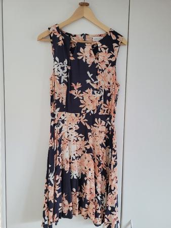 Sommerliches Apricot Kleid, Grösse L, Blumenmuster