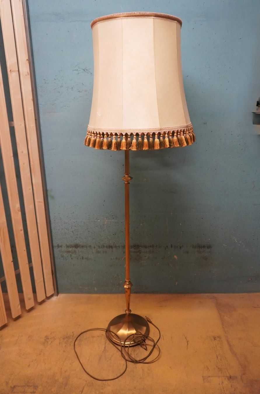 Lampade: Lampe mit Lampenschirm (S251) – Usato da Basel venduto da B.W.B.