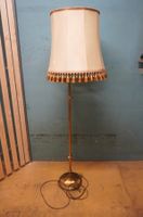 Lampe mit Lampenschirm (S251)