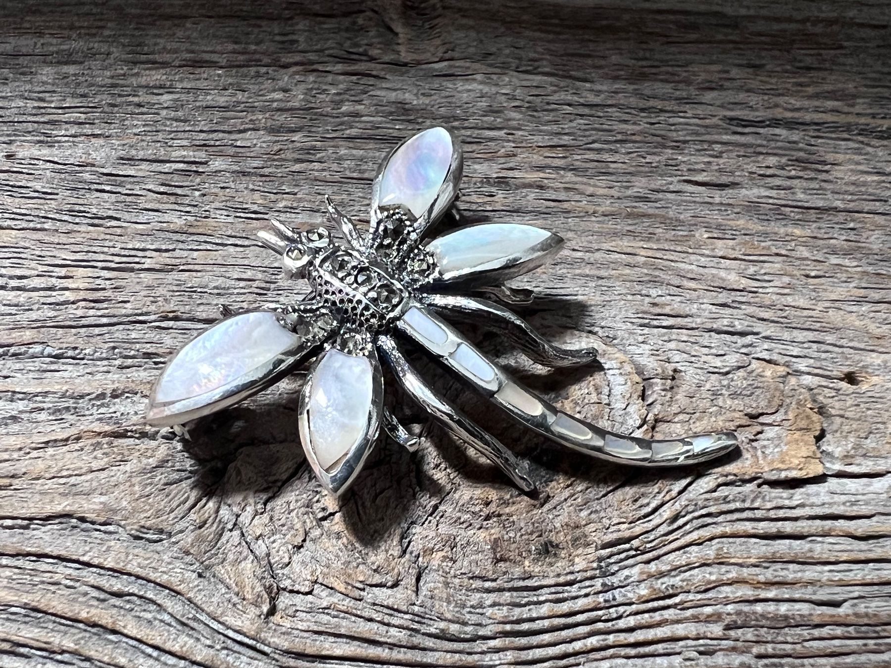 Spille & Fermagli: Brosche Libelle im Jugendstil Silber Perlmutter u Markasiten – Nuovo (secondo la descrizione) da Bern venduto da Jiffy 8