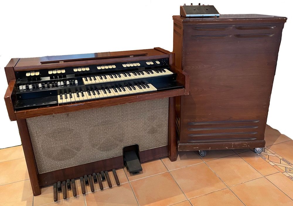 Hammond M102 mit 770er HolzLeslie Acheter sur Ricardo