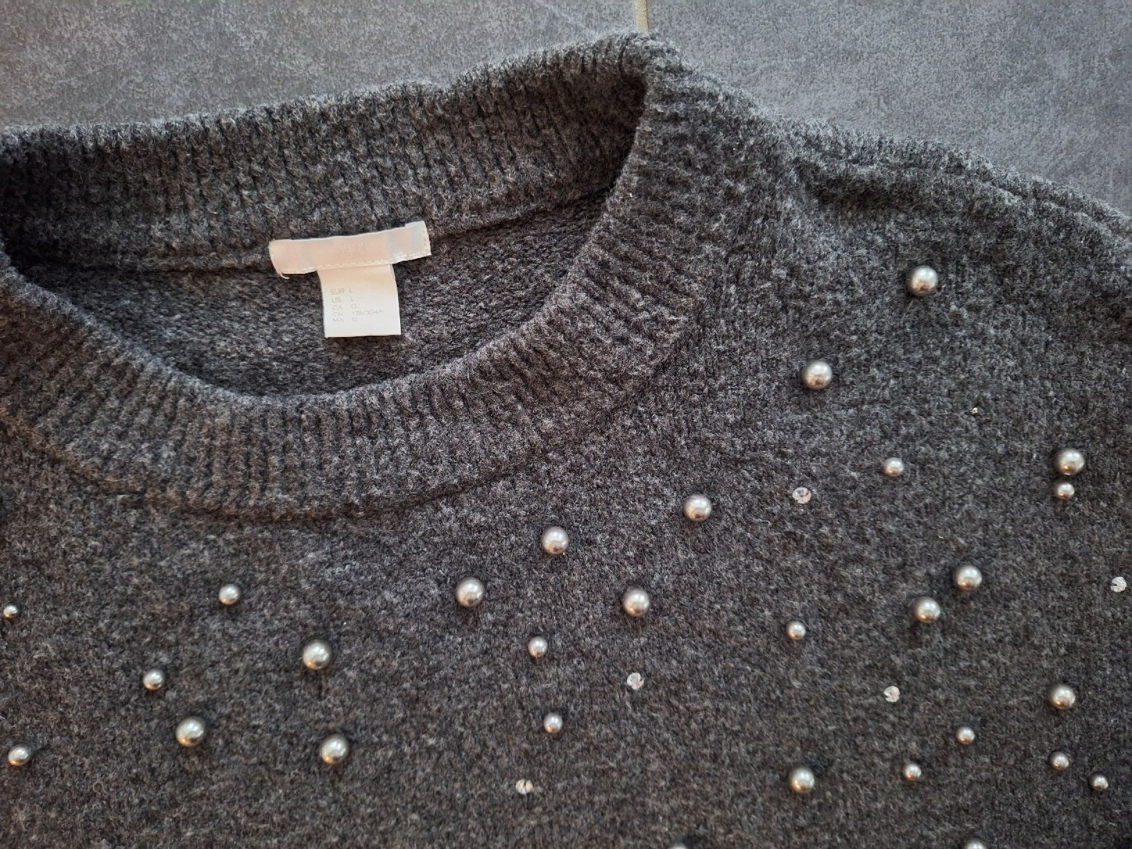 H&M Maglioni & Felpe: H&M Strickpullover, grau mit Perlen, Grösse L – Usato da Jegenstorf venduto da Cherry94 1