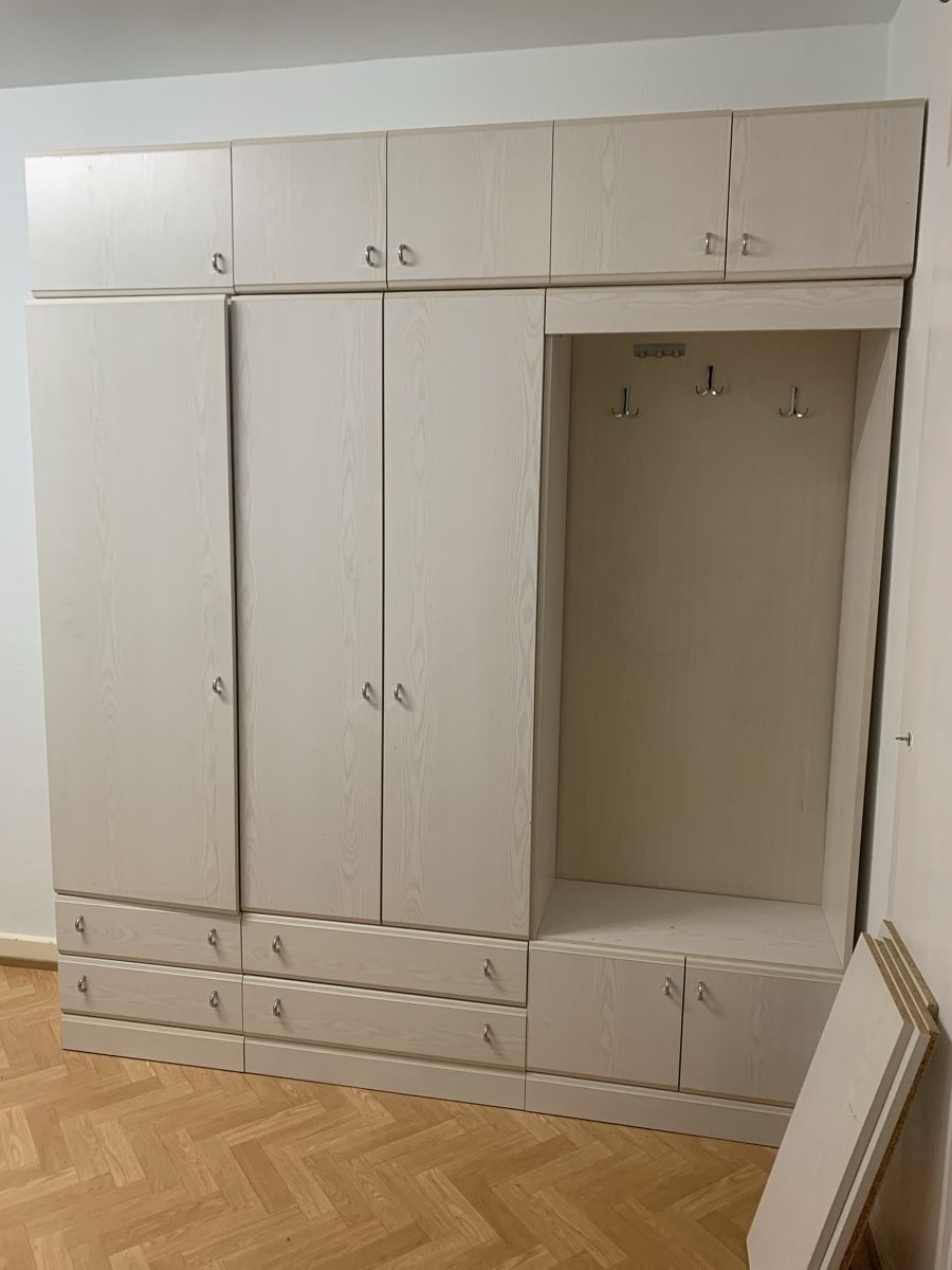 Guardaroba: Flurschrank im hervorragenden Zustand – Nuovo (secondo la descrizione) da Basel venduto da lolushka 2