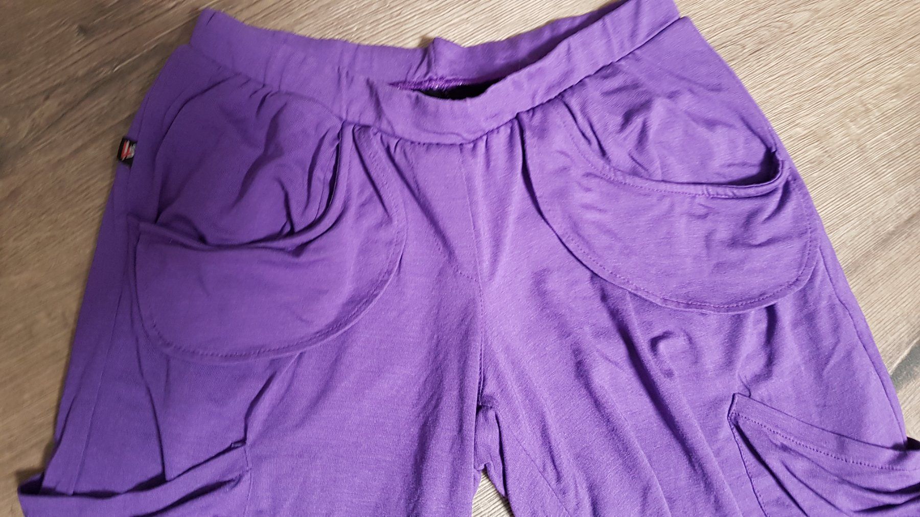 Pantalons: Bermuda violet gr S – D'occasion à Gwatt (Thun) par Letzte-Chance-III 1