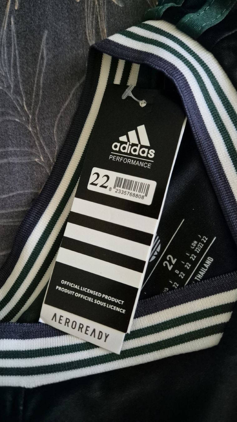 Scarpe, pantaloni & magliette da ginnastica: Juventus Trikot  – Nuovo (secondo la descrizione) da Emmenbrücke venduto da Mauri10 2