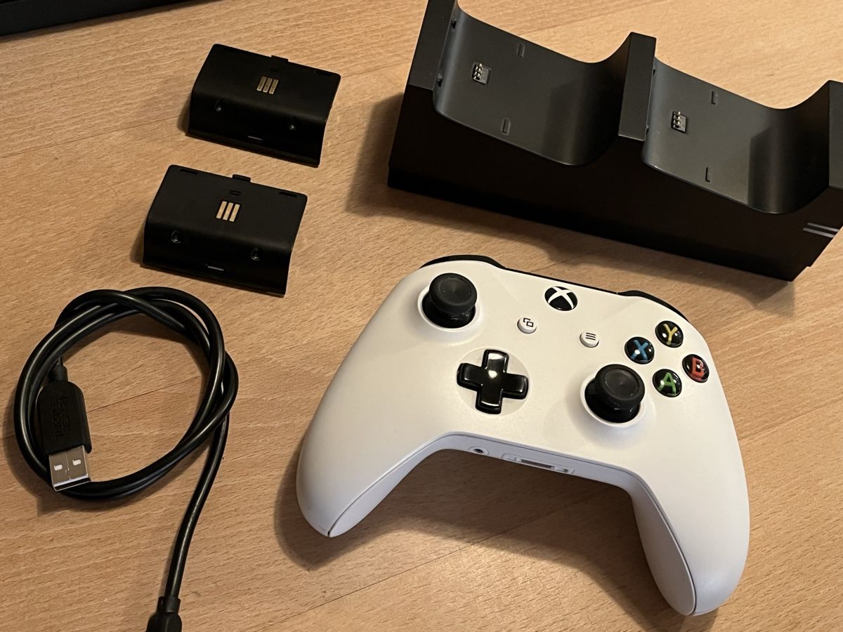 Microsoft Console: Xbox One X Konsole schwarz – Usato da Stein AR venduto da Maetu1987 3