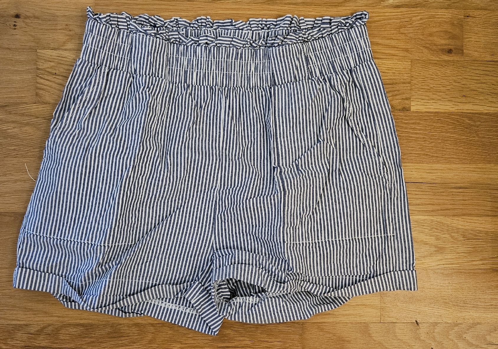 Only Pantalons: Shorts Only Gr. M – D'occasion à Engelburg par Joana87