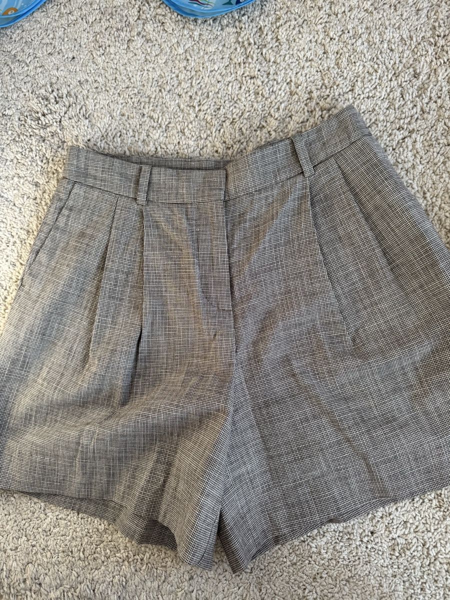 Zara Pantaloni: Zara shorts – Nuovo (secondo la descrizione) da Bern venduto da FashionK92