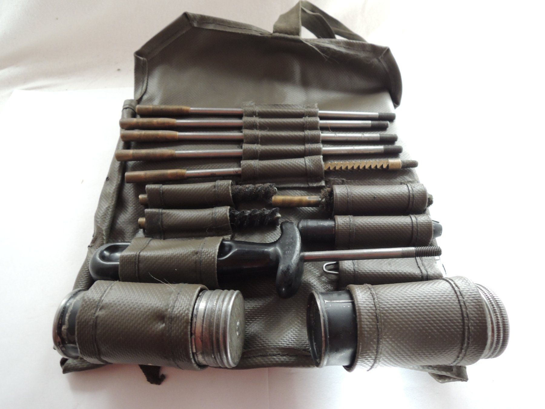 Schweizer Armee Uniformen: Original Armee Putzzeug mit Tasche, vollständig! – Gebraucht aus Uznach von Othmar52