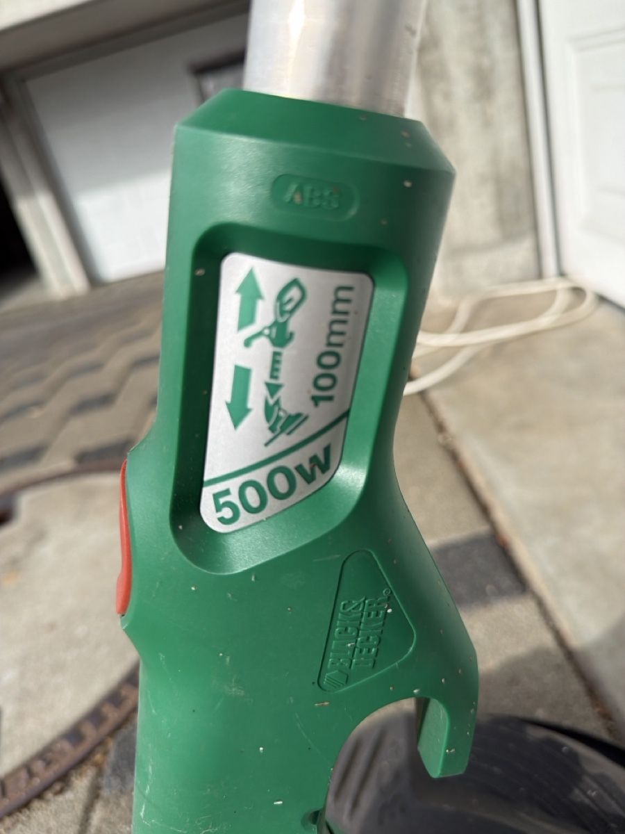 Tagliaerba: Gartengerät Trimmer Black&Decker mit Akku-Halterung – Usato da Dübendorf venduto da aigol 2