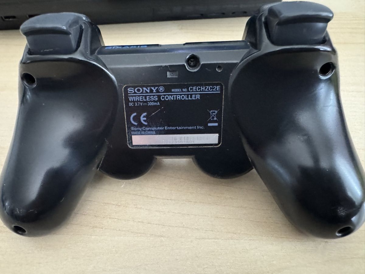Sony Console: Sony PlayStation 3 Konsole mit Controller guter Zustand – Usato da Aarau venduto da Tastee 7