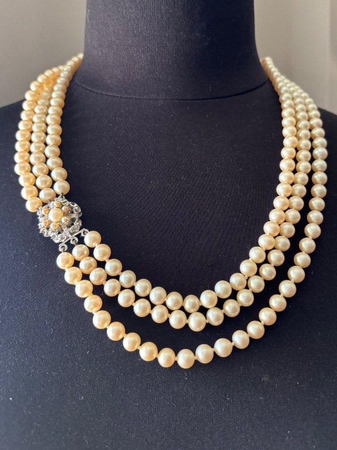 Catenine: Collier de perles  à trois rangs  fermoir en arget 800 – Usato da Peseux venduto da CharmeCommerce 6