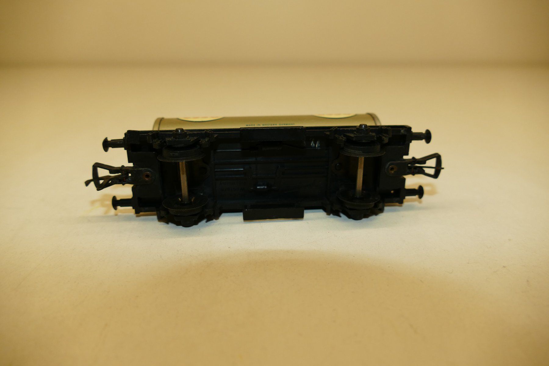 Fleischmann Modellini di ferrovie: Fleischmann H0: Kesselwagen Esso – Usato da Niederhasli venduto da rail-duerst 3