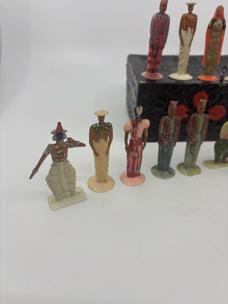 Statuette: Antike Sammlung kleine Figuren  – Usato da Herisau venduto da Seyashop1 1