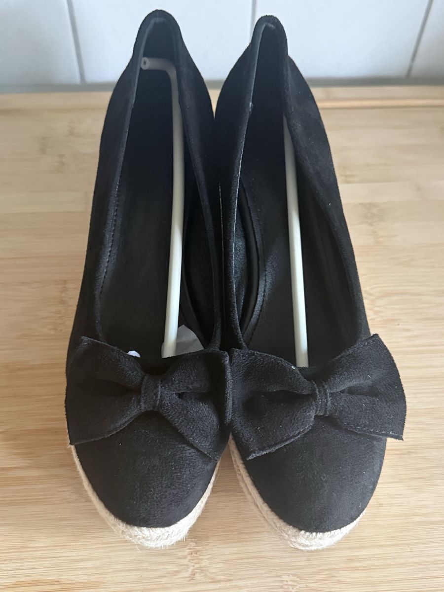 Scarpe da donna: Keilabsatzschuhe schwarz Grösse 42 – Nuovo (secondo la descrizione) da Basel venduto da zukk_ 1