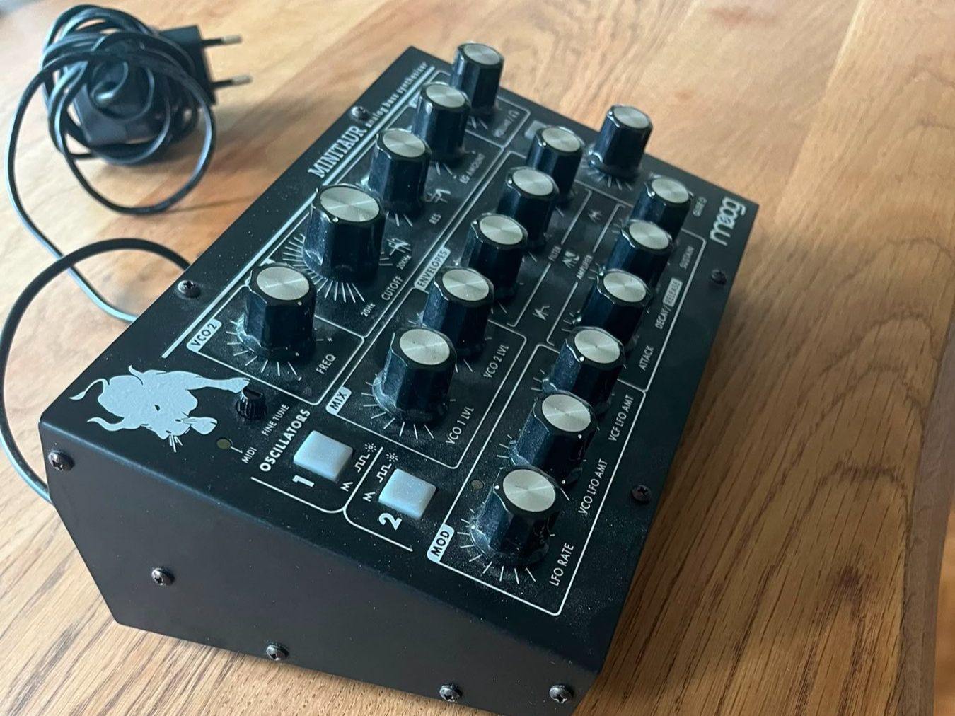 Moog Strumenti musicali: Moog Minitaur Analog Bass Synthesizer – Usato da Zürich venduto da SunFlower_14 1