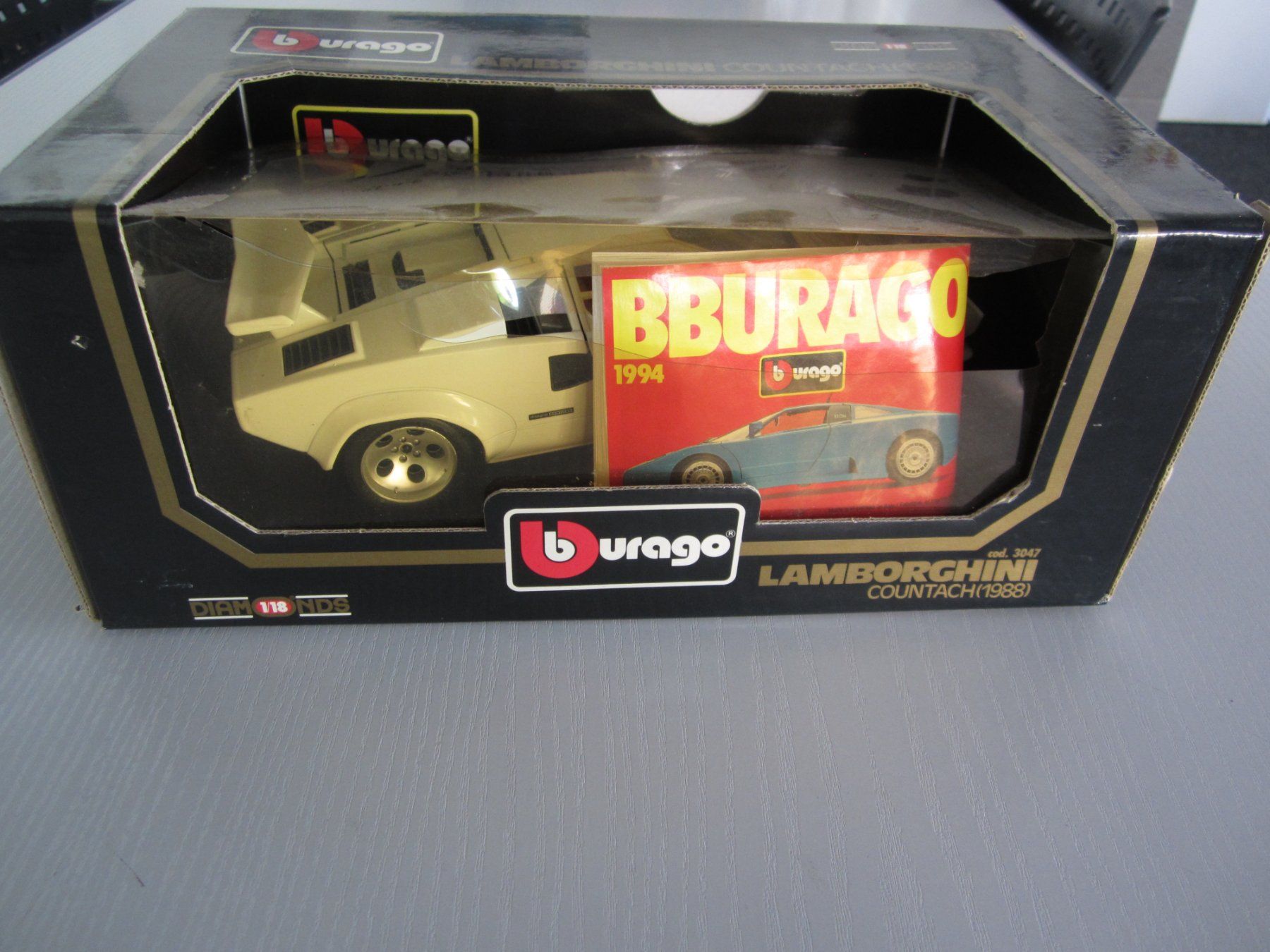 Bburago Voitures modèles: Burago Lamborghini Countach 1988 1-18 Model – Neuf (Voir description) à Dietikon par exclusive-cars-ag