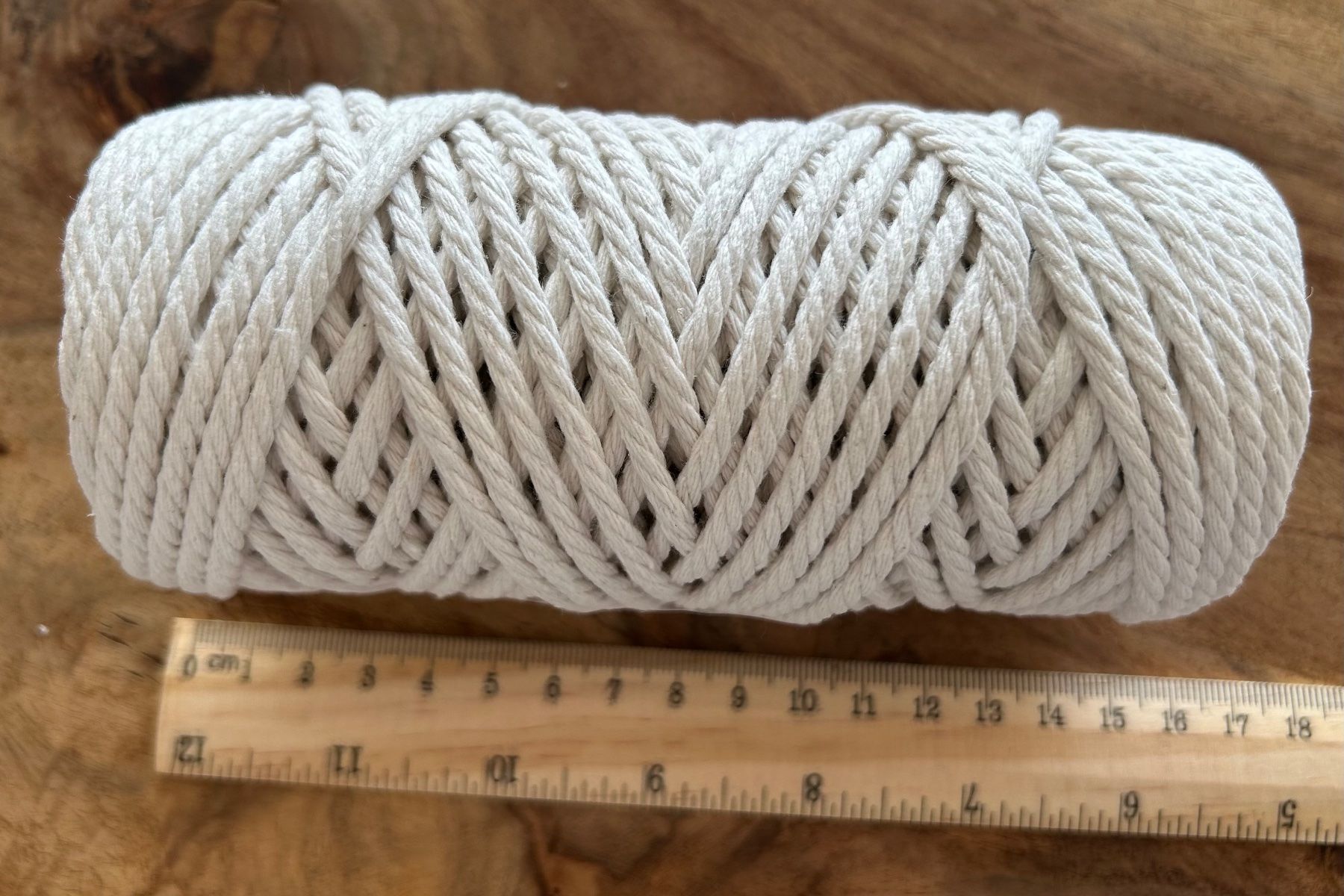 Cordicelle & Fili: Makramee Kordel / Garn Beige, 4mm Dicke – Nuovo e nell'imballaggio originale da Geneve venduto da vane267 2