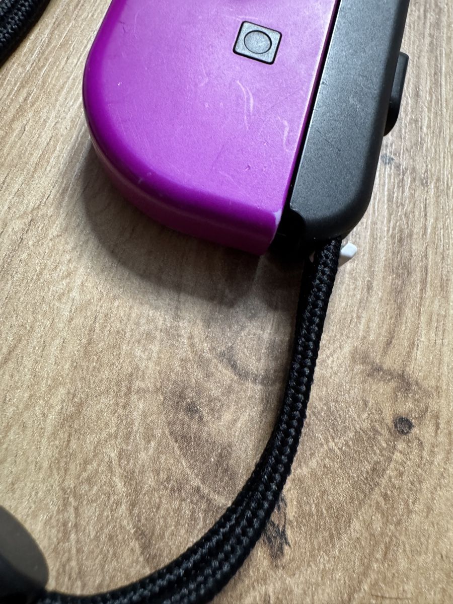 Nintendo Manettes: Nintendo Switch Joy-Con Controller Neon-Violett gebraucht – D'occasion à Biberist par etesummer 2