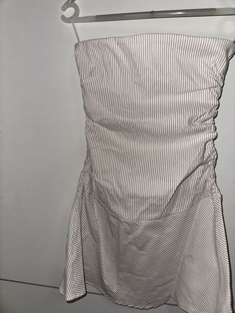 Bershka Trägerloses Sommerkleid, gestreift, Grösse M