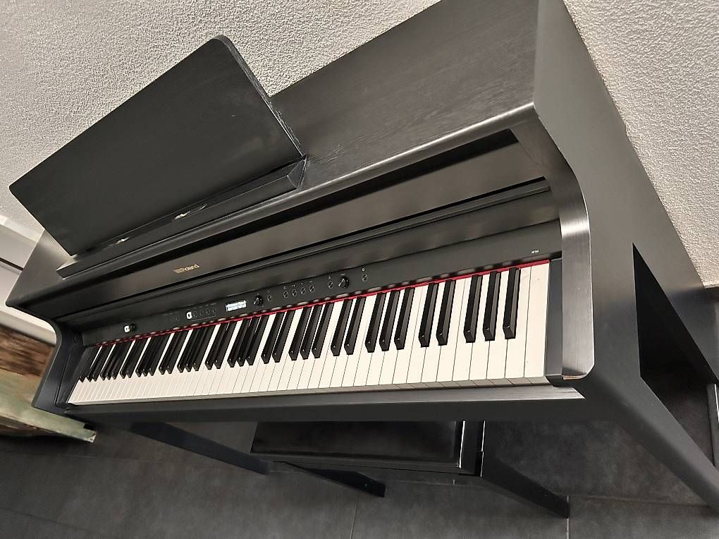 Roland Strumenti musicali: e-Piano Roland HP 704 – Usato da Jegenstorf venduto da Meka76 1