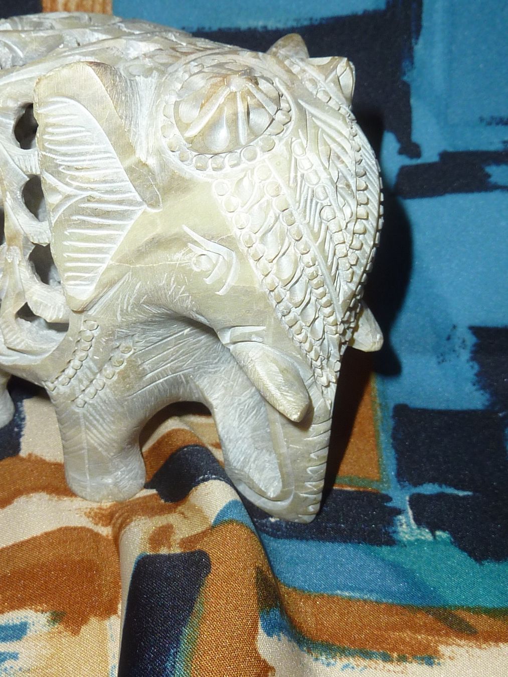 Statuette: éléphant sculpté dans du marbre – Usato da geneve venduto da chriztel 2