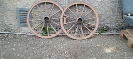 Paire de roues de char en bois diametre 80 cm