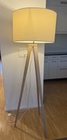 Stehlampe Dreibein Holz heller Stoffschirm guter Zustand