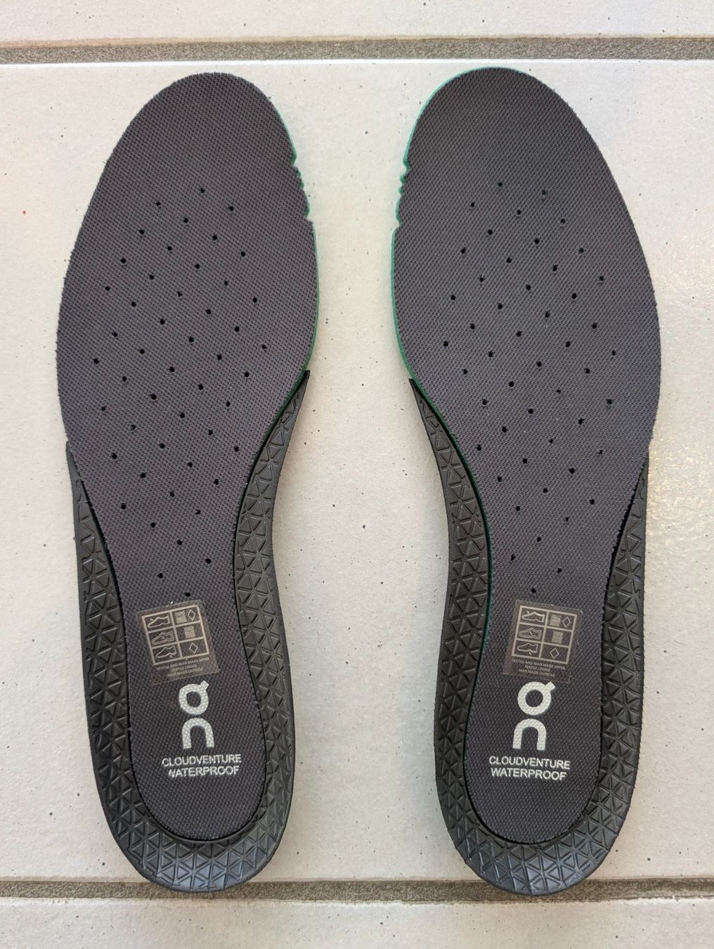 On Scarpe da uomo: On Cloudventure Waterproof Neuwertig, Gr. 47.5 – Nuovo (secondo la descrizione) da Zug venduto da AlphaCentauri 9