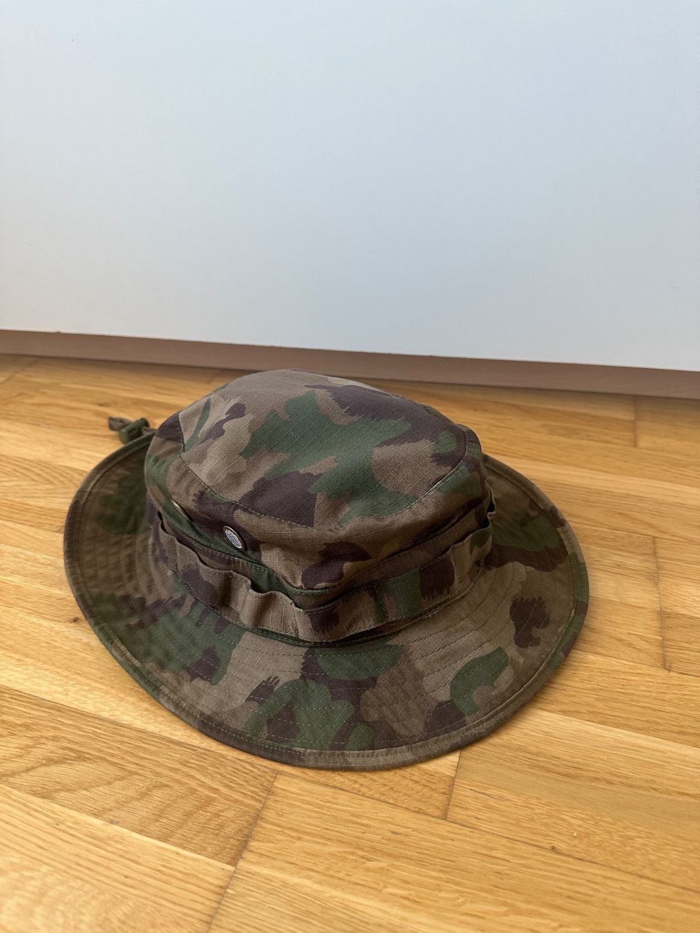 Schweizer Armee Copricapi, berretti & cappellini: Chapeau Bob camouflage armée Suisse – Nuovo (secondo la descrizione) da Clarens venduto da Riviera_Friperie