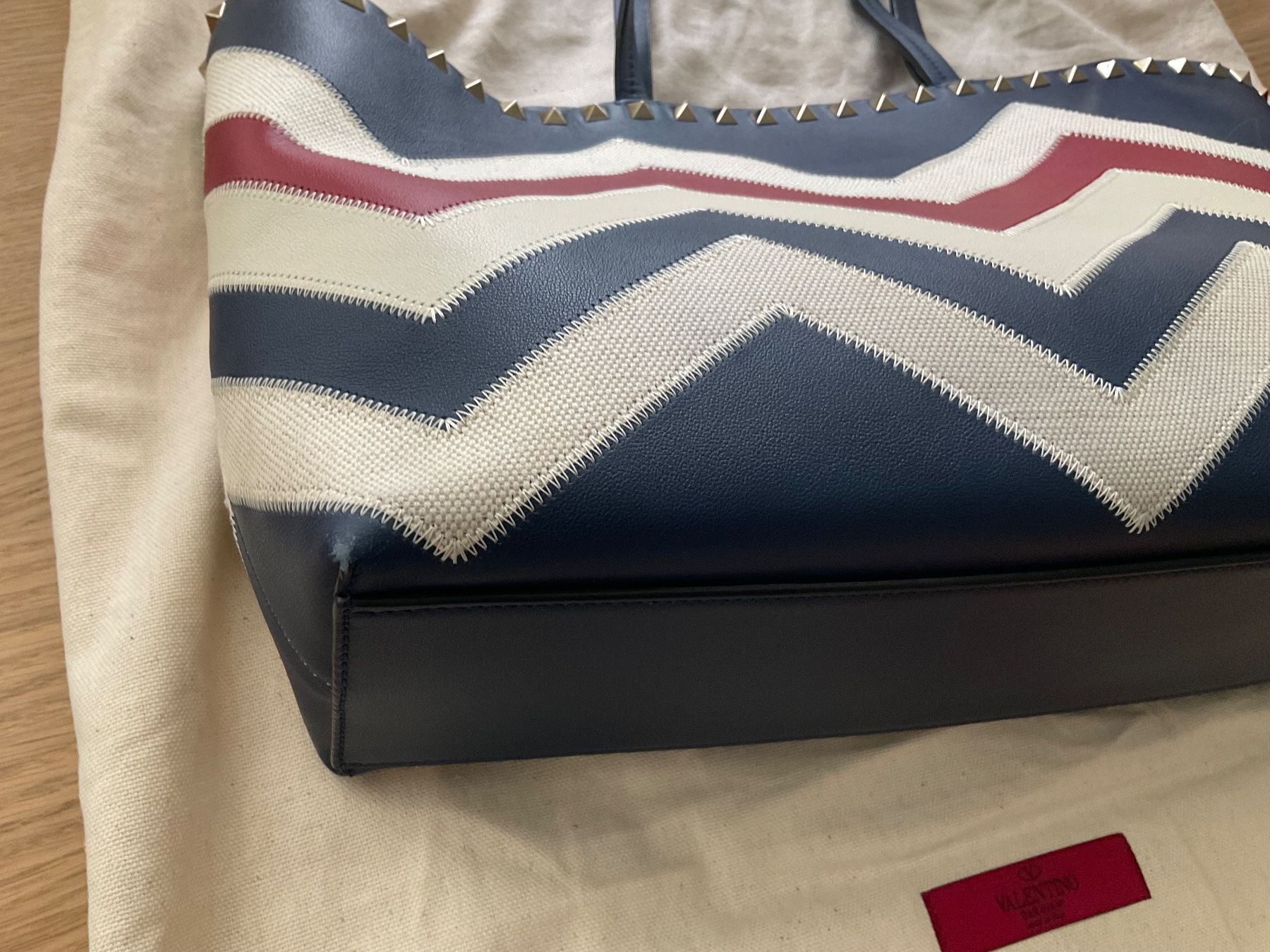 Valentino Borse da donna: Valentino Rockstud Leather & Canvas Stitched Shoulder Tote – Usato da Baar venduto da dsb07 6