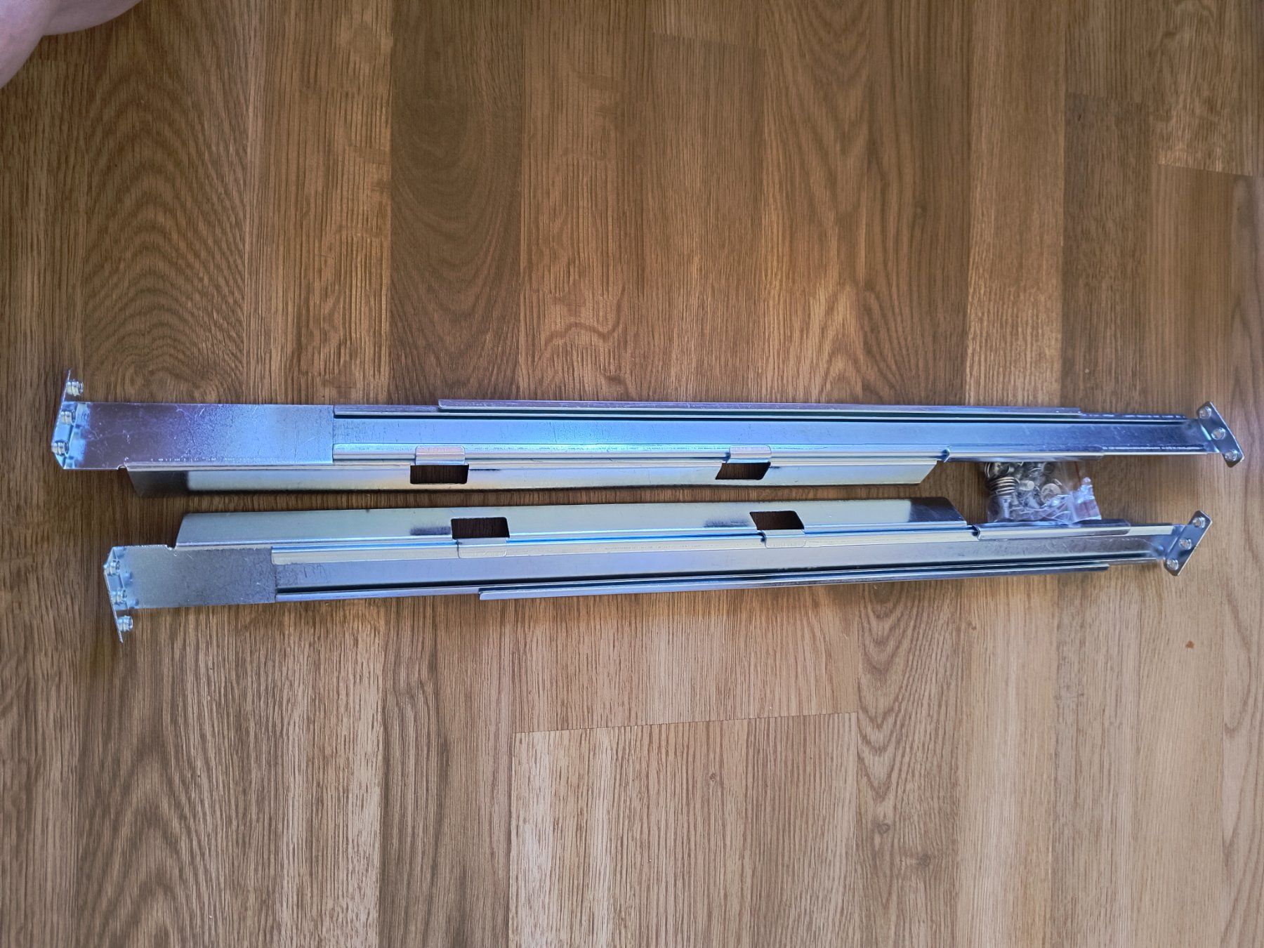 Racks & Ständer: Eaton Tripp Lite 4POSTRAILKITWM 4-Post Rack-Mount Shelf Kit – Gebraucht aus Grenchen von Charly15011969 1